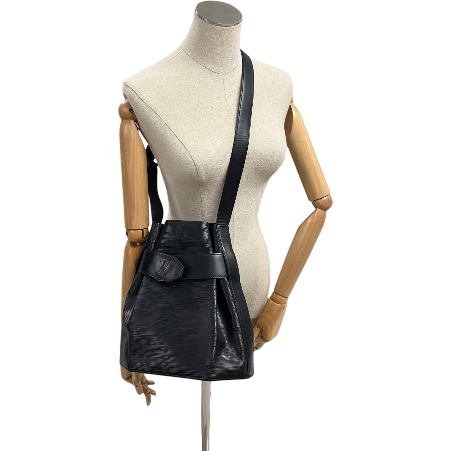 Women's Epi Sac D'Epaule Bucket Bag Black - Photo 2