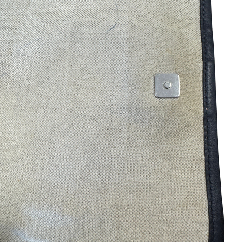 Women's Gg Supreme Messenger Bag Beige