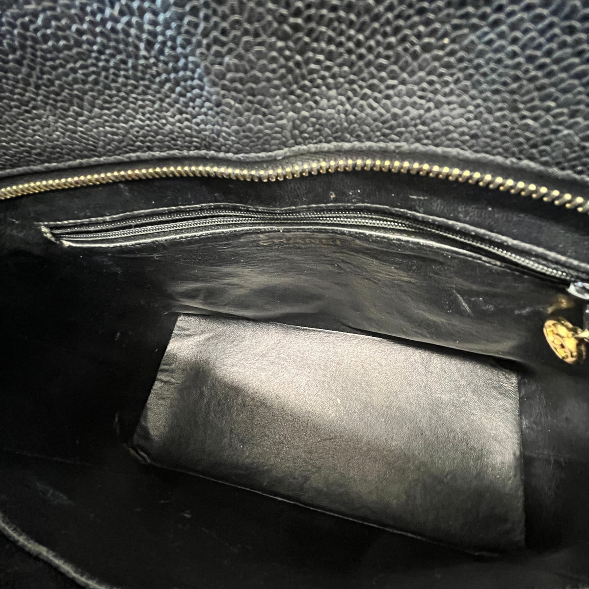 Women's Medallion Tote Handbag Black - Photo 12