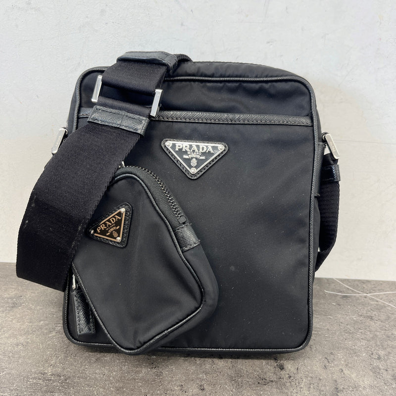 Men's Re-Nylon Plaque Logo Messenger Bag Black