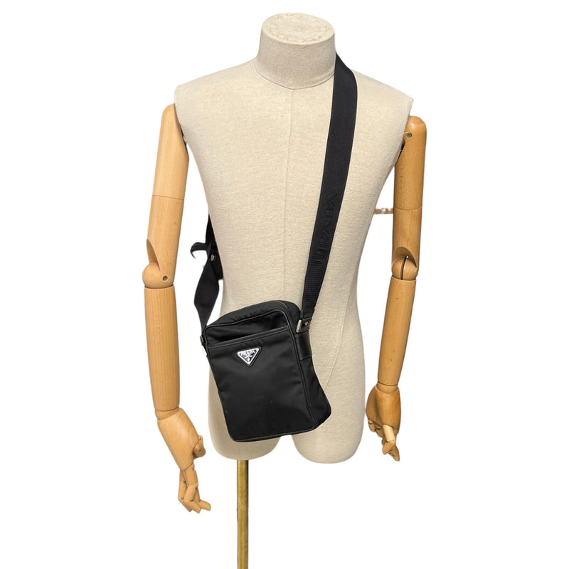 Men's Re-Nylon Plaque Logo Messenger Bag Black