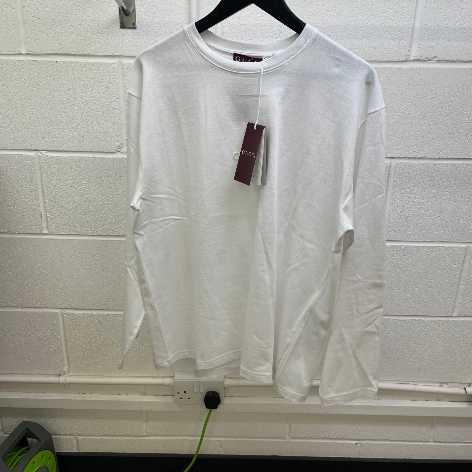 Gucci Men's Logo Patch Long Sleeve T-Shirt White Size L - Photo 8