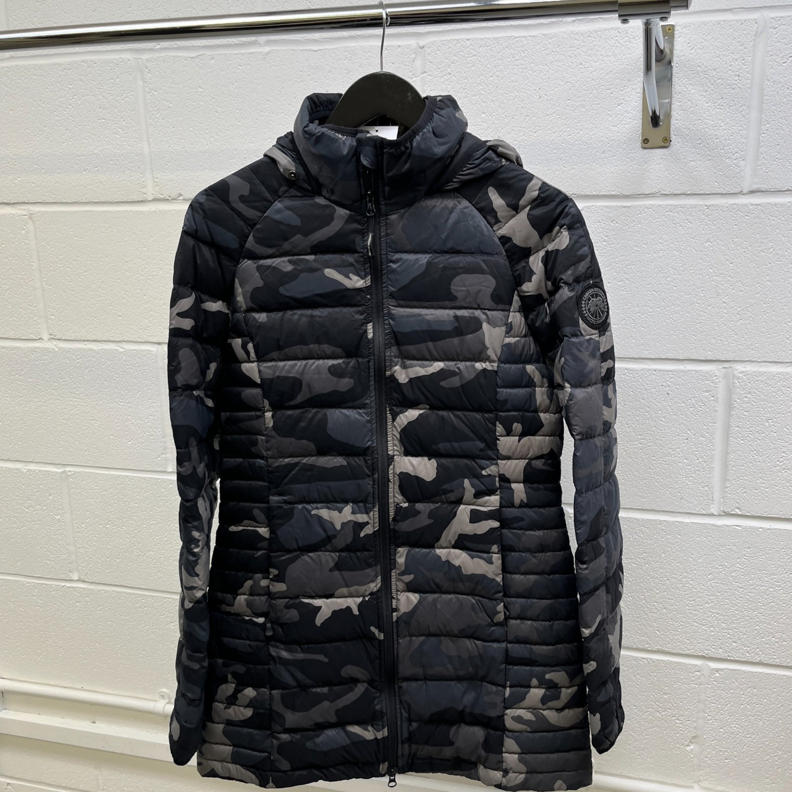 Women's Montgomery Camo Down Jacket Black Size M - Photo 8