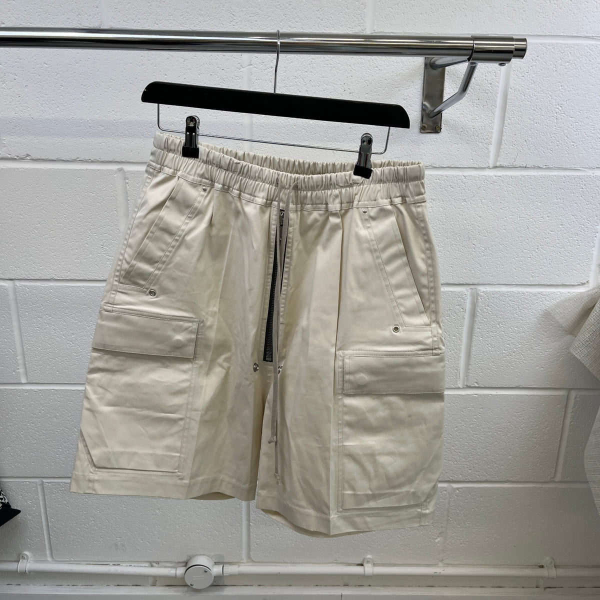 Men's Cargo Zip Shorts Cream Size M / W32 - Photo 9