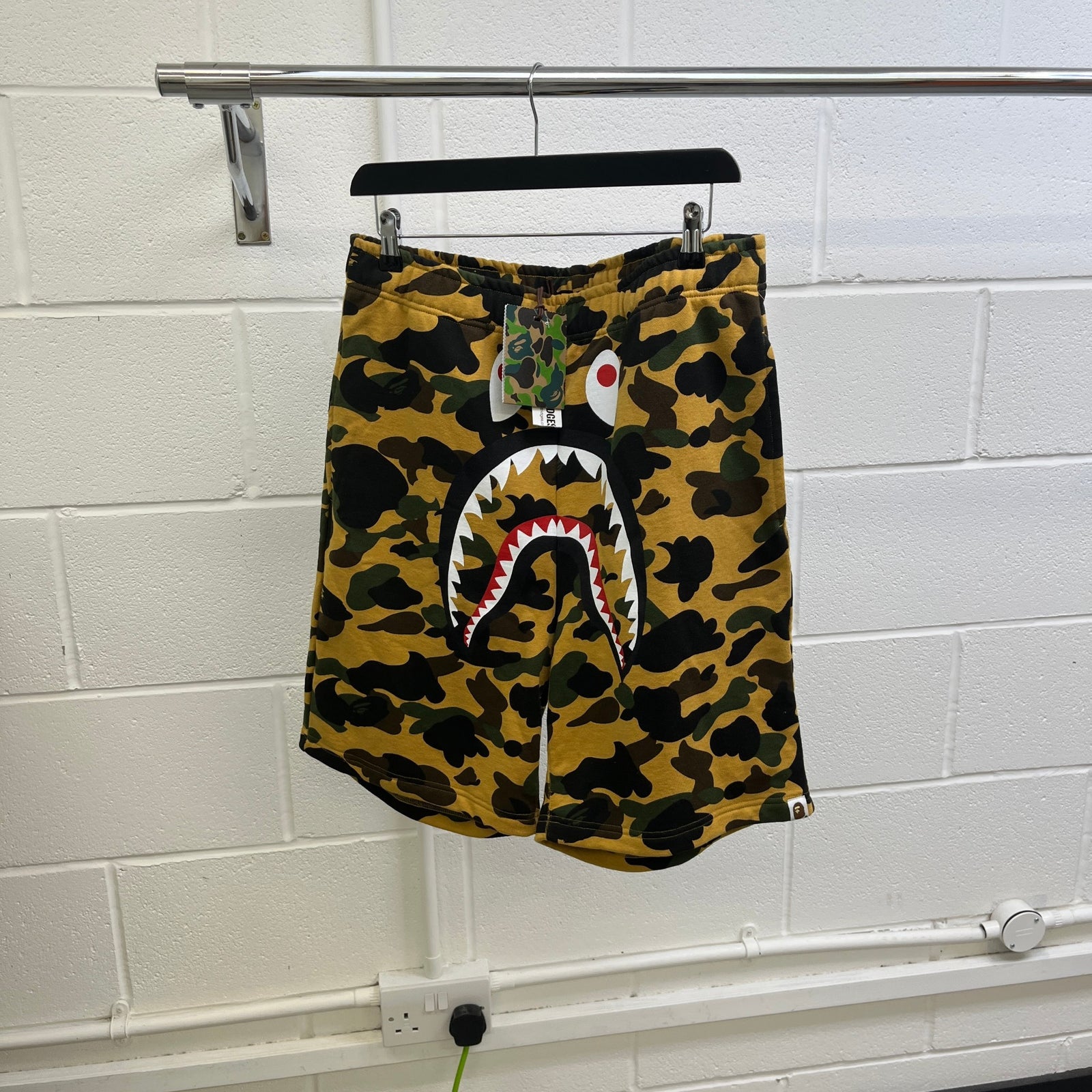 Men's Camo Shark Print Shorts Yellow Size W36 - Photo 8