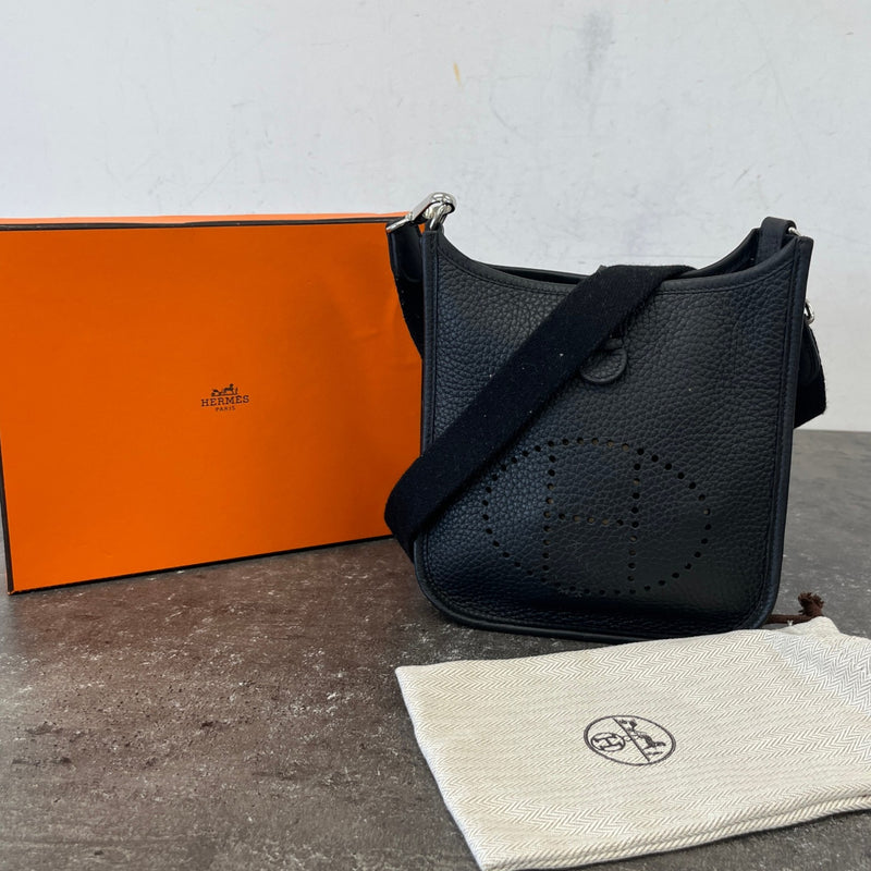 Women's Evelyne 16 Crossbody Bag Black