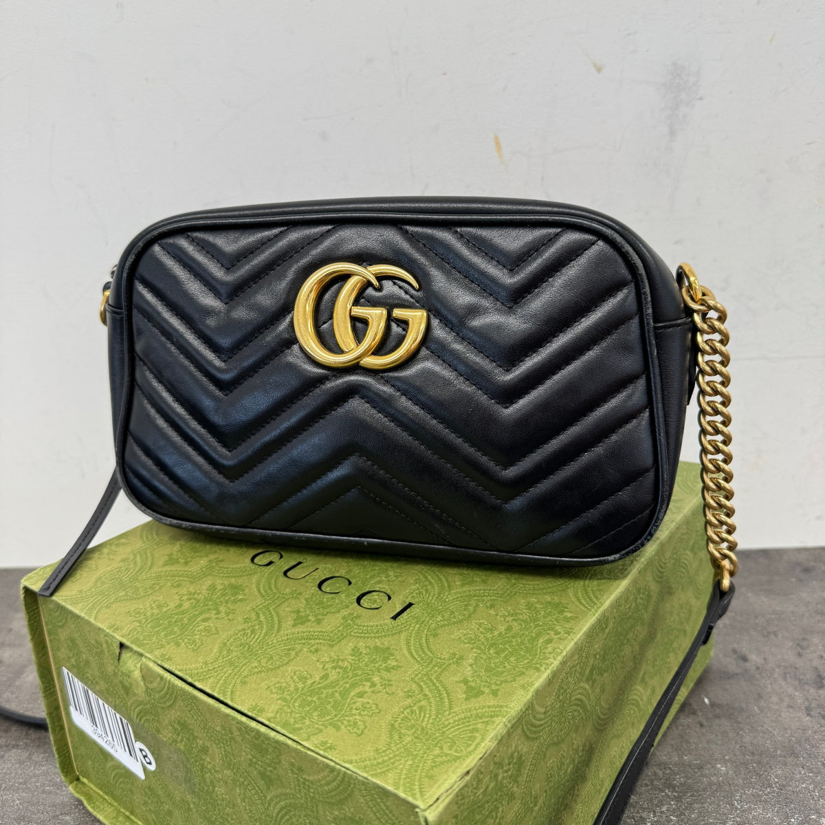 Women's GG Marmont Camera Crossbody Bag Black - Photo 12
