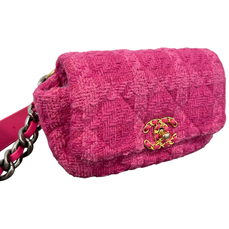 Women's Chanel 19 Belt Bag Pink