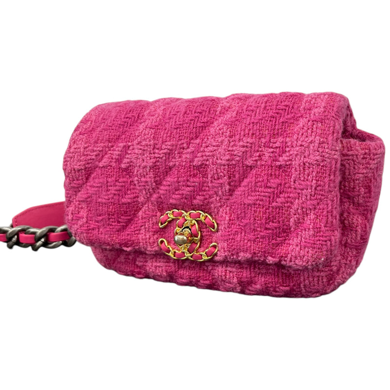 Women's Chanel 19 Belt Bag Pink