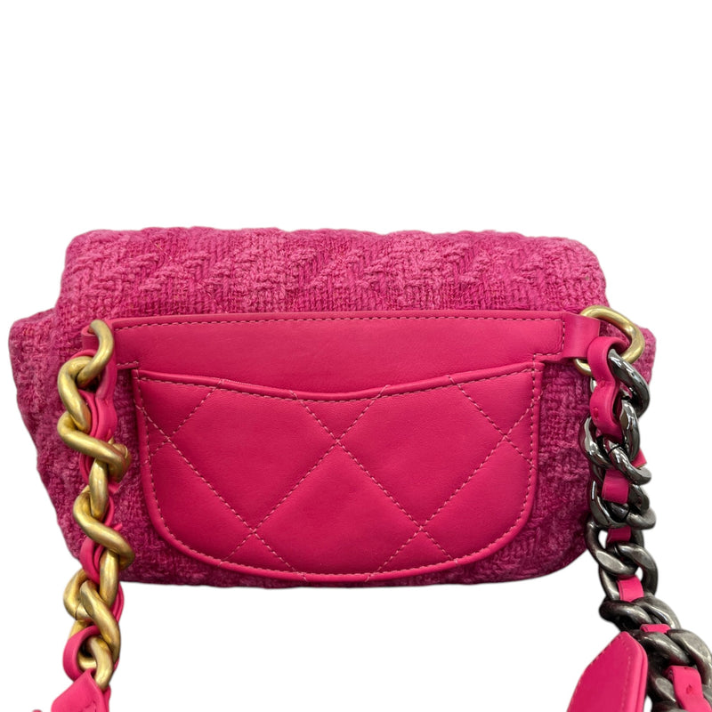 Women's Chanel 19 Belt Bag Pink