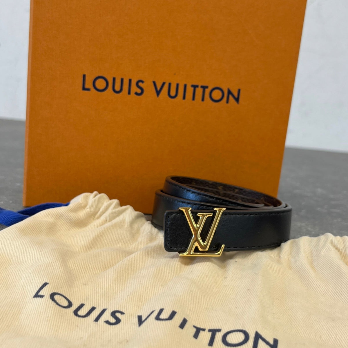 Women's Reversible LV Buckle Monogram Belt Black Size W30 - Photo 9