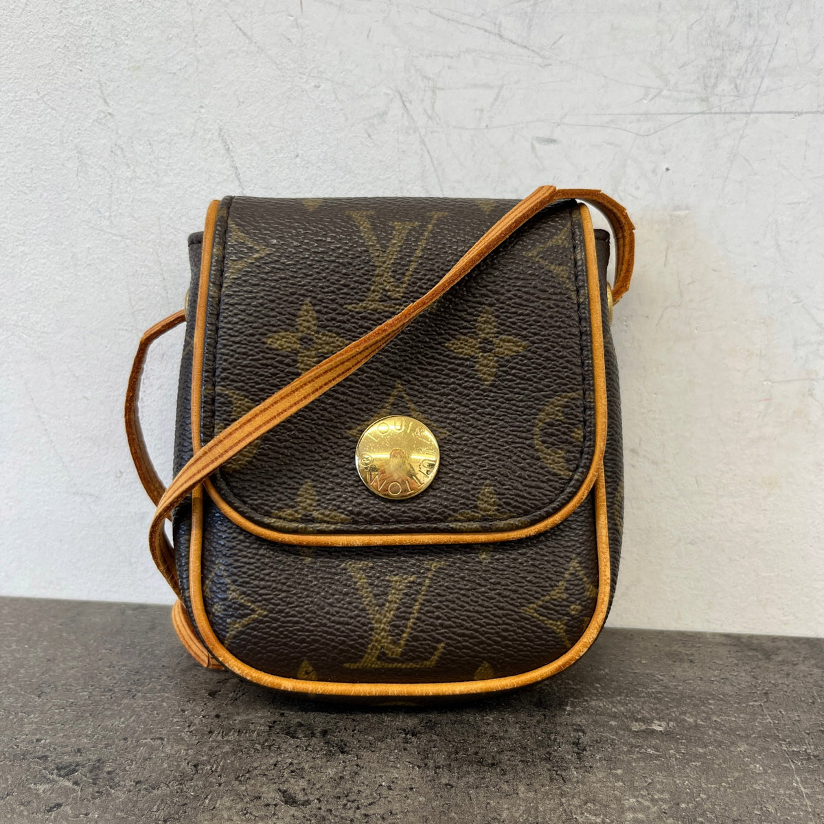 Women's Monogram Pochette Cancun Crossbody Bag Brown - Photo 13
