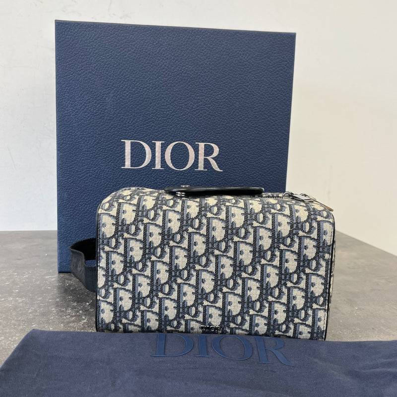 Women's Lingot 22 Toiletry Bag Navy