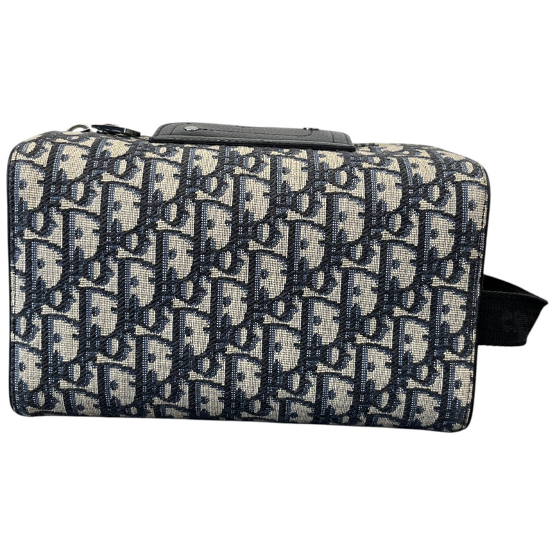 Women's Lingot 22 Toiletry Bag Navy