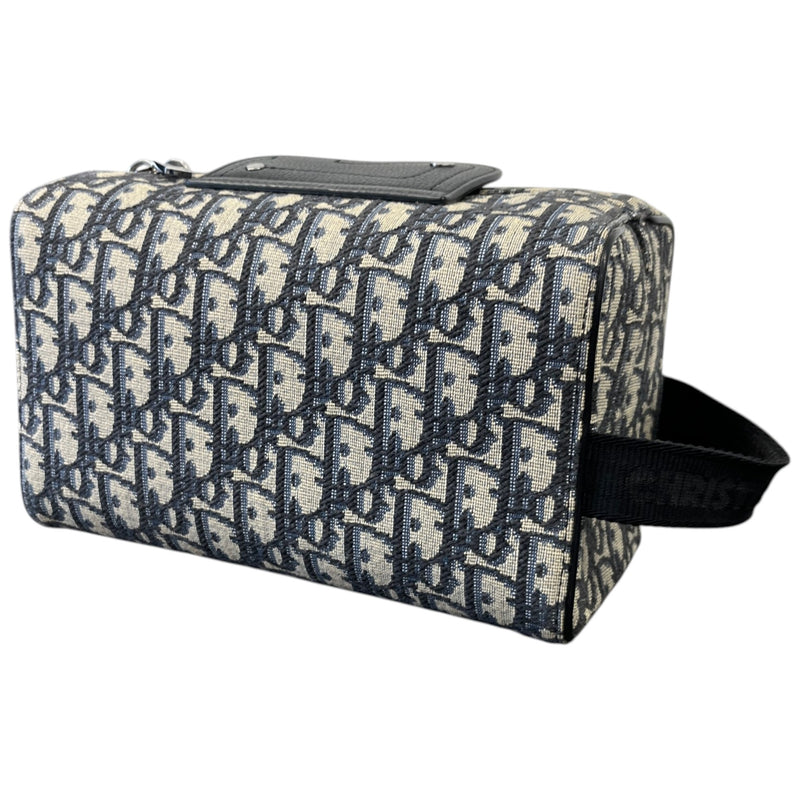 Women's Lingot 22 Toiletry Bag Navy