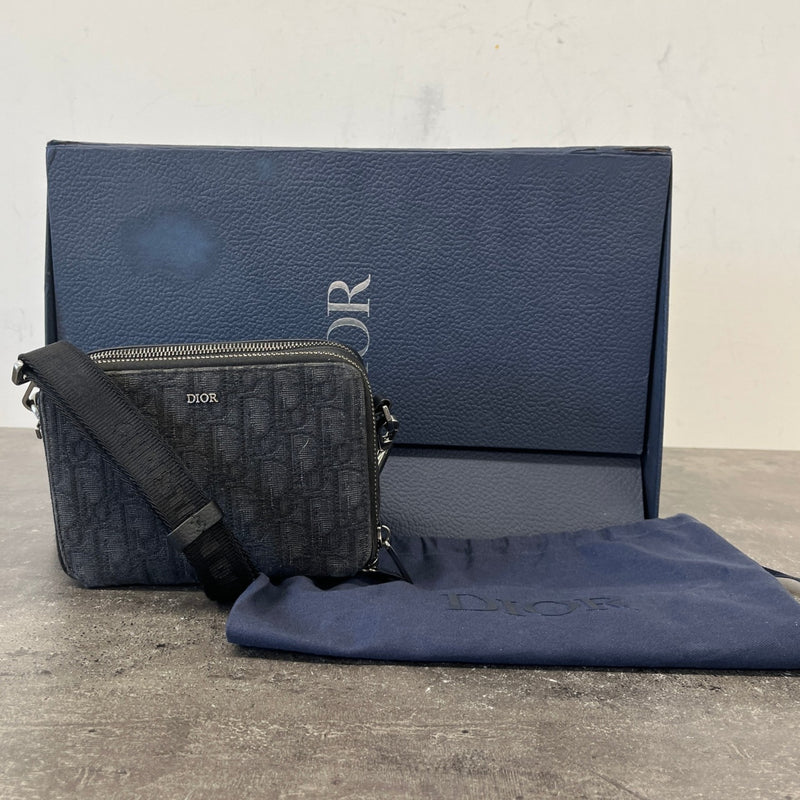 Men's Oblique Jacquard Zipped Bag Black