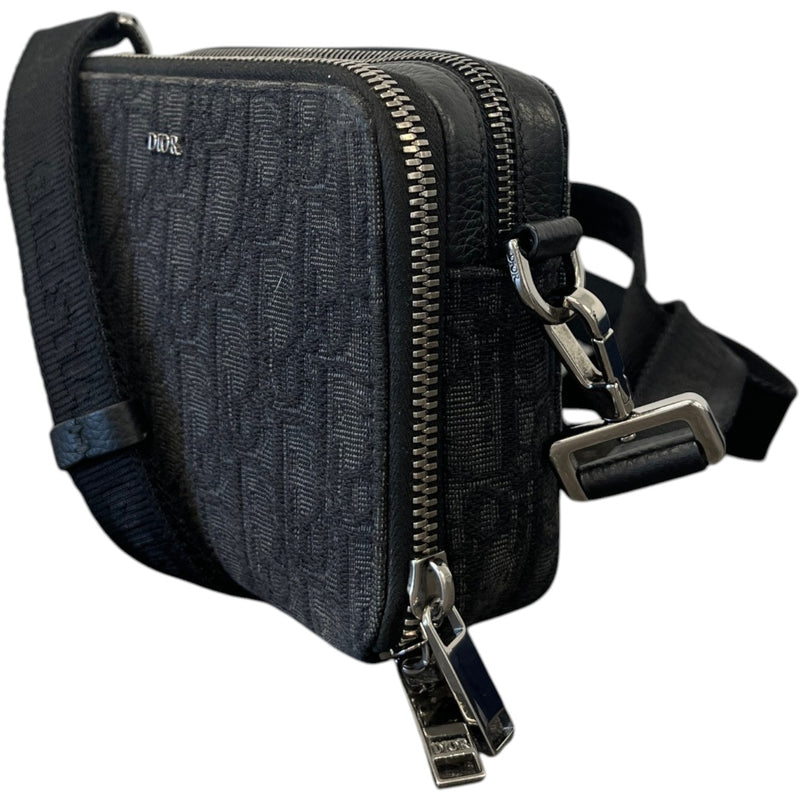 Men's Oblique Jacquard Zipped Bag Black