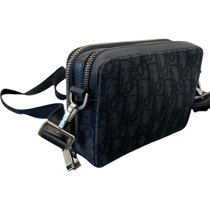 Men's Oblique Jacquard Zipped Bag Black