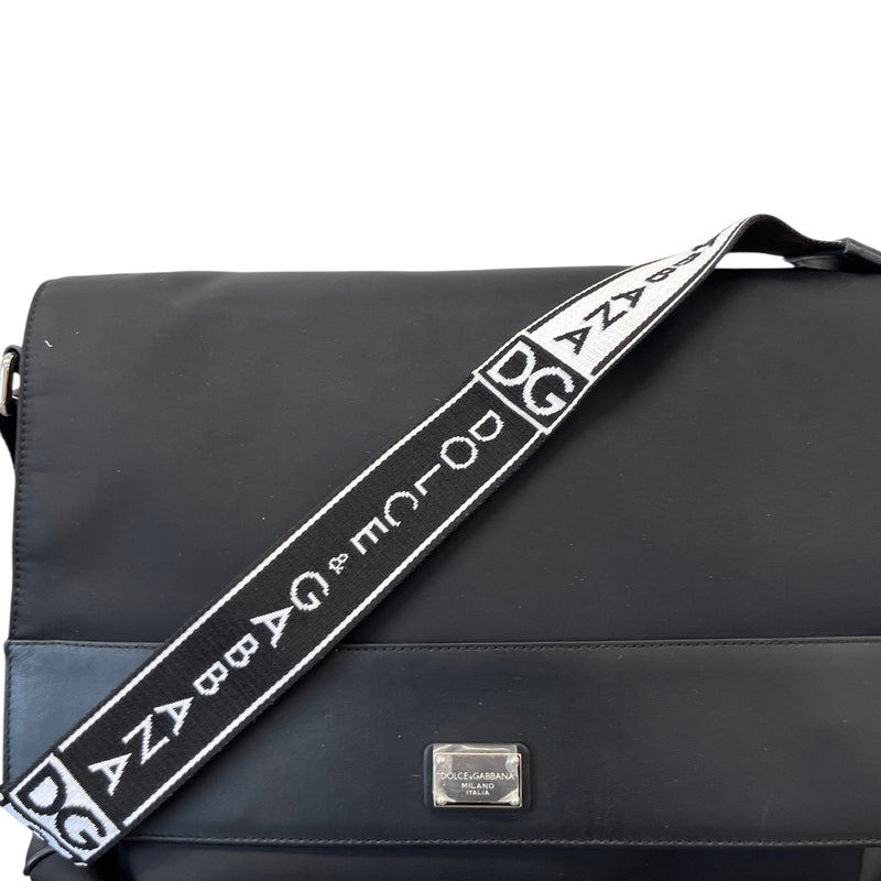 Men's Plaque Logo Messenger Bag Black