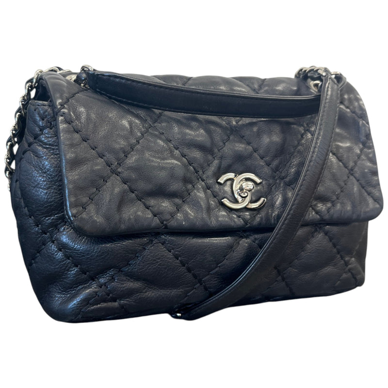 Women's Love Me Tender Small Flap Handbag Black