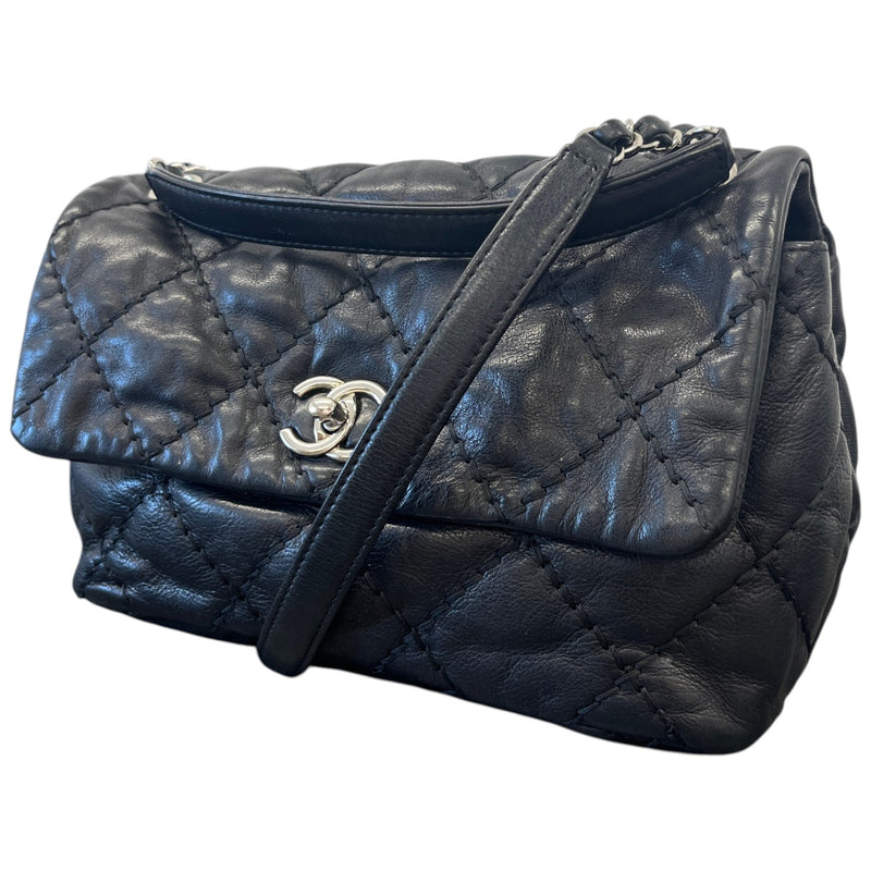 Women's Love Me Tender Small Flap Handbag Black