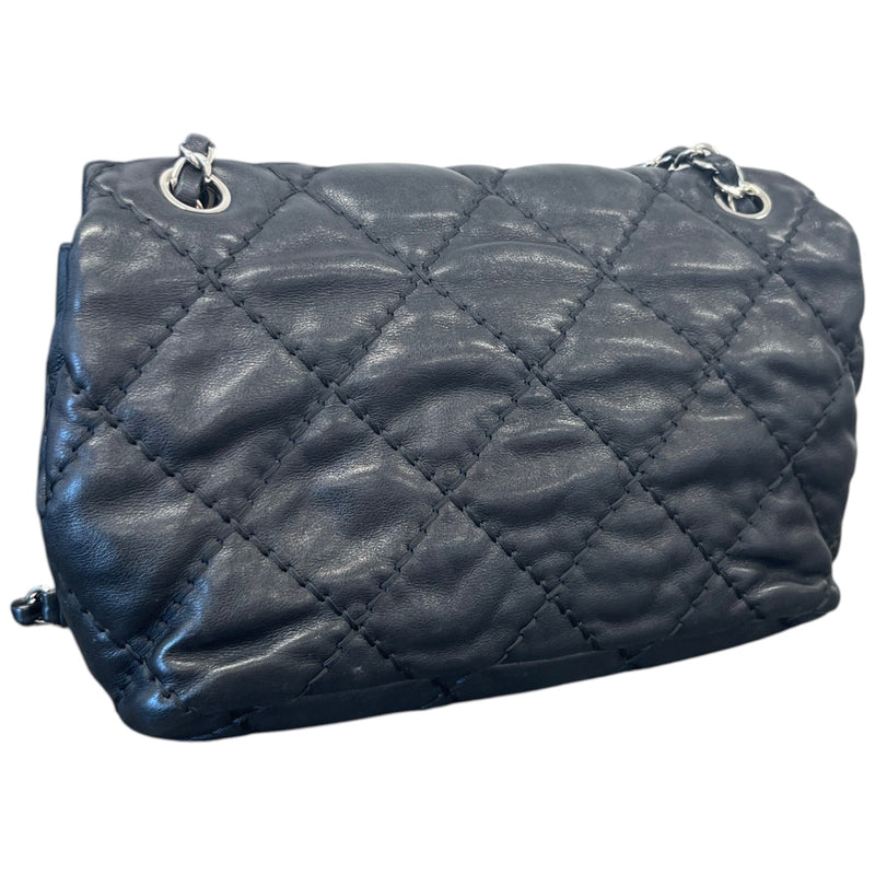 Women's Love Me Tender Small Flap Handbag Black
