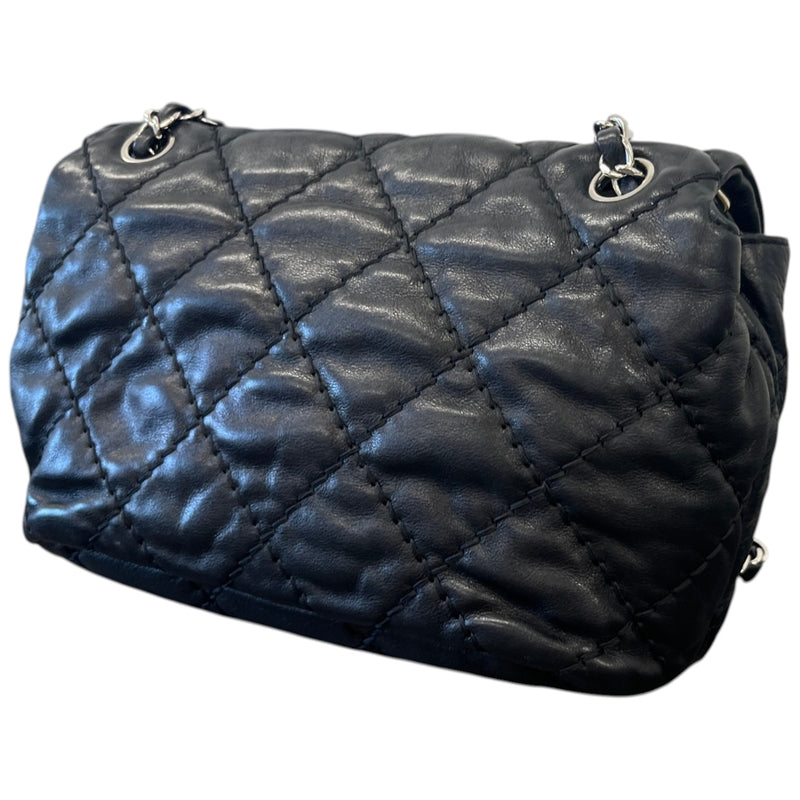 Women's Love Me Tender Small Flap Handbag Black