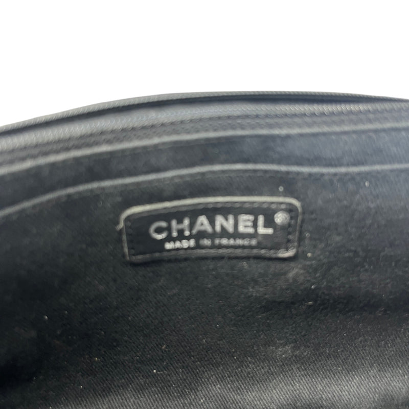 Women's Love Me Tender Small Flap Handbag Black