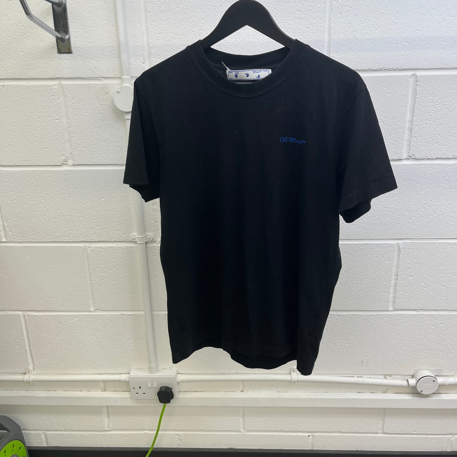 Men's Topographic Arrow Logo T-Shirt Black Size M - Photo 8
