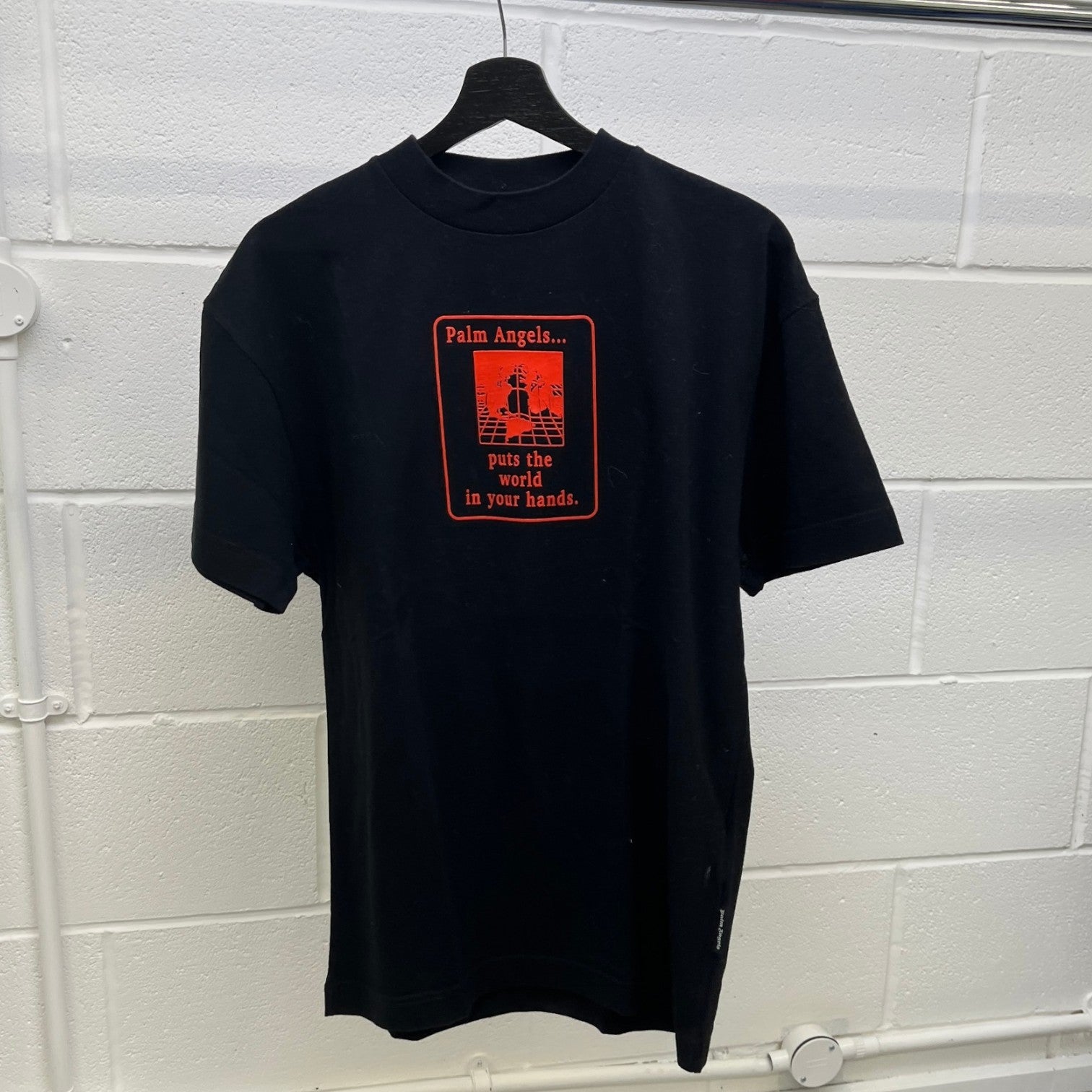 Men's World In Hands Print T-Shirt Black Size S - Photo 8