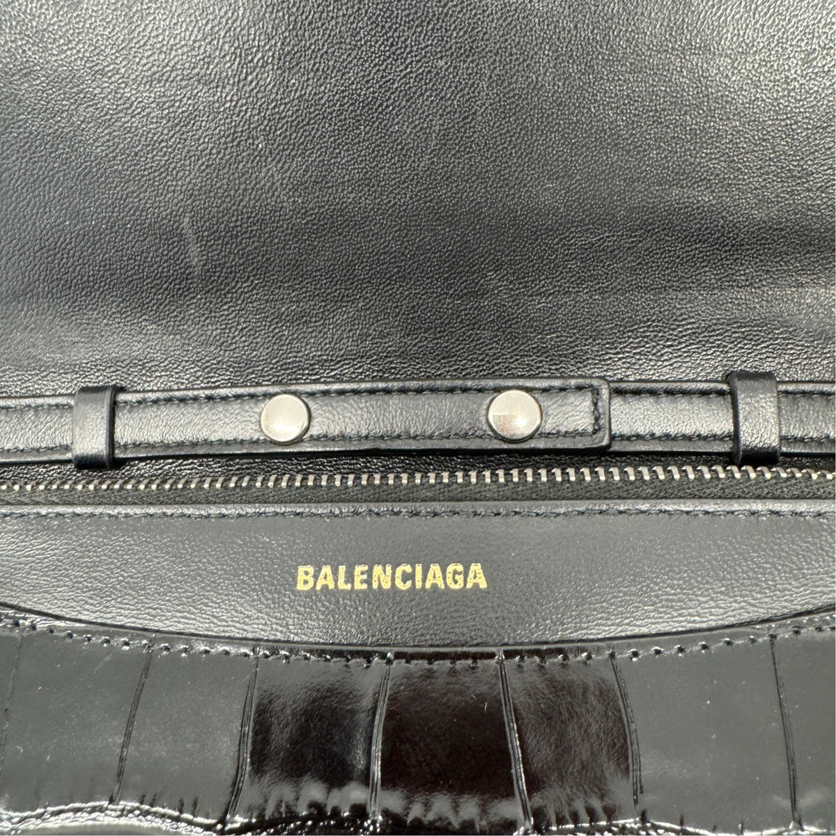 Women's Logo Crocodile Embossed Wallet on Chain Crossbody Bag Black - Photo 11