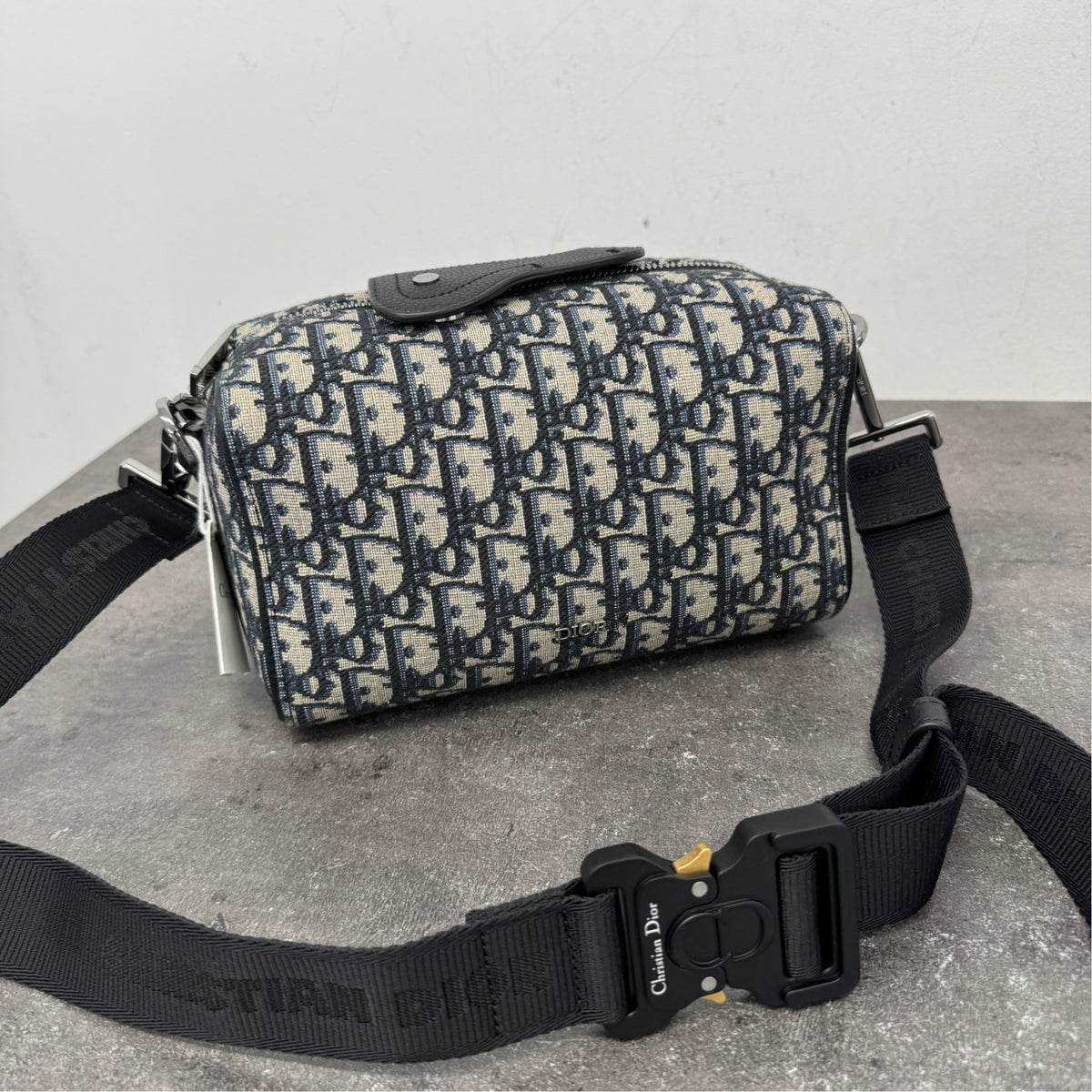 Men's Oblique Lingot Messenger Bag Navy - Photo 11