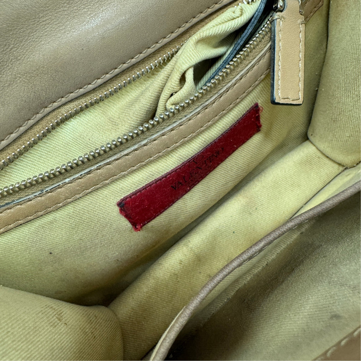 Women's Glam Lock Flap Crossbody Bag Tan - Photo 9