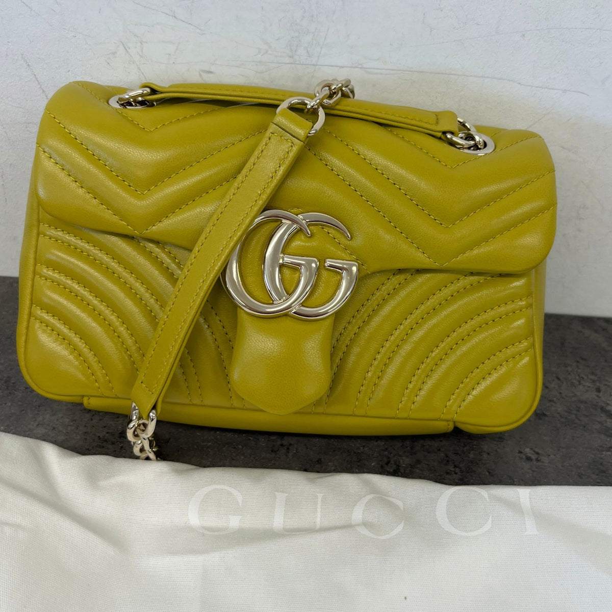 Women's GG Marmont Mini Shoulder Handbag Yellow - Photo 13