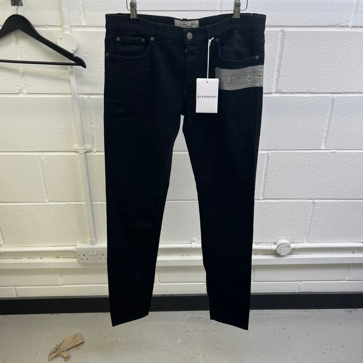 Men's Embossed Metallic Logo Jeans Black Size M / W32 - Photo 6