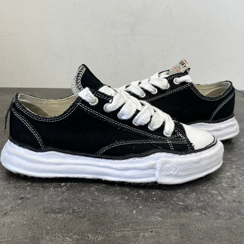 Men's Peterson Low Trainers Black Size UK 7 / EU 41