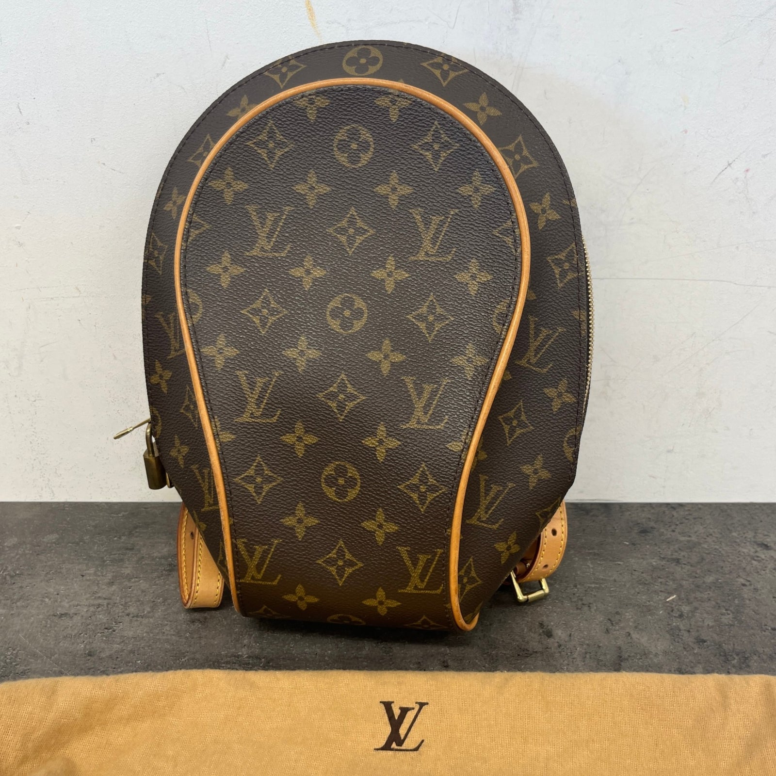 Women's Monogram Ellipse Sacà Dos Handbag Brown - Photo 12