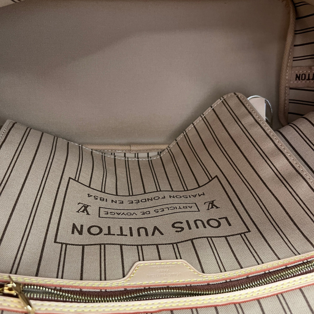 Women's Monogram Neverfull MM Handbag Brown - Photo 15