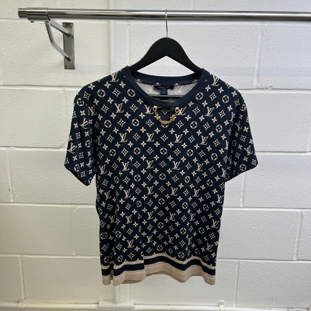 Women's Monogram Chain Accent T-Shirt Navy Size S / UK 8 - Photo 7