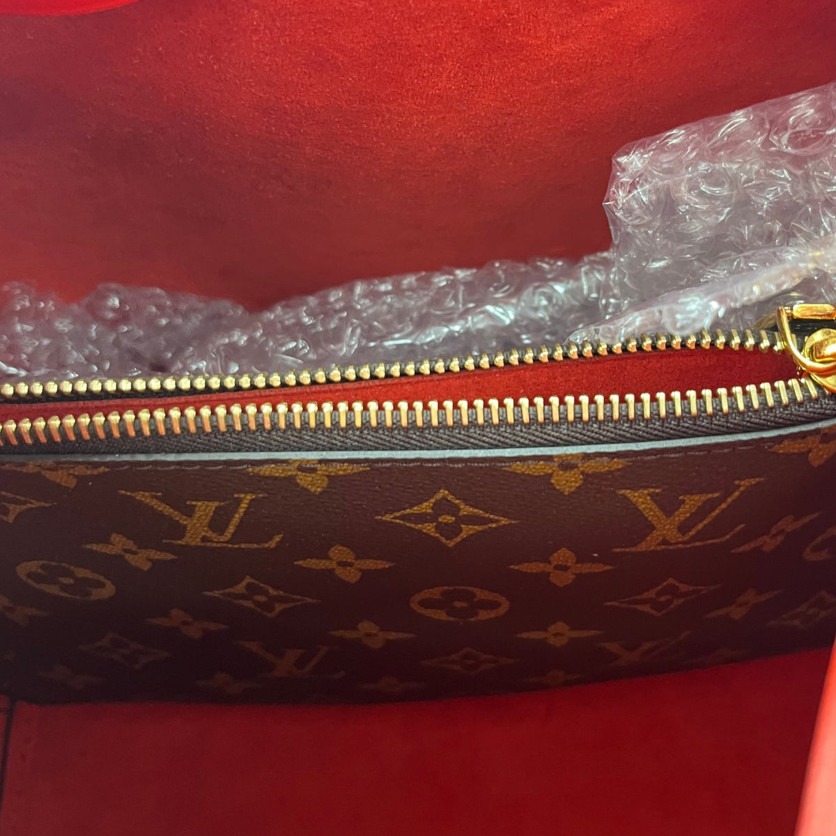 Women's Monogram NéoNoé MM Handbag Brown - Photo 11