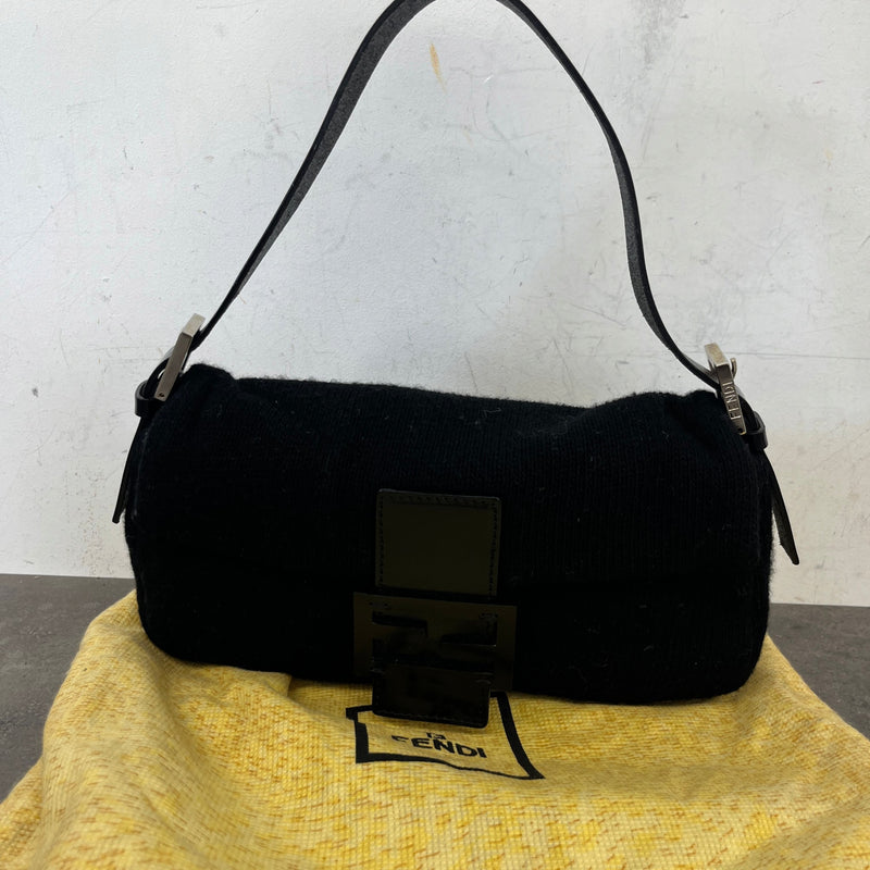 Women's Knit Baguette Handbag Black