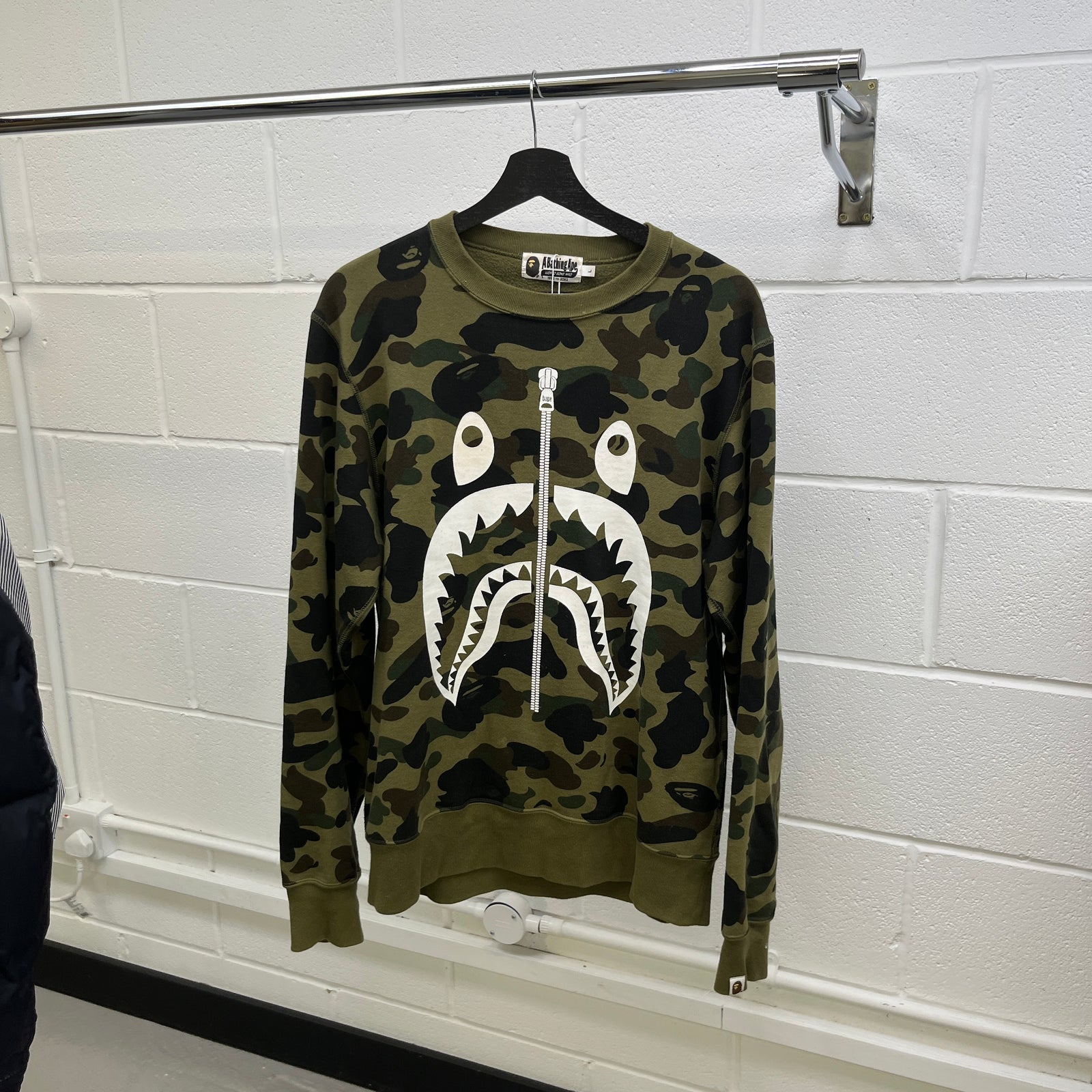 Men's Camo Shark Jumper Khaki Size L - Photo 8