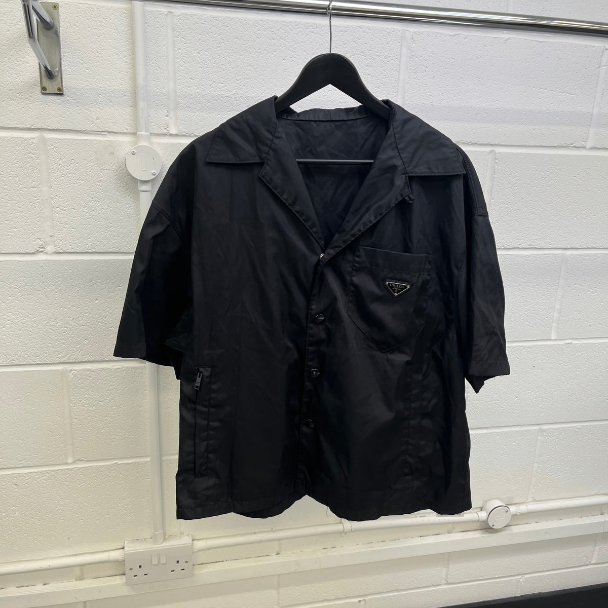Men's Re-Nylon Plaque Logo Shirt Black Size L - Photo 6