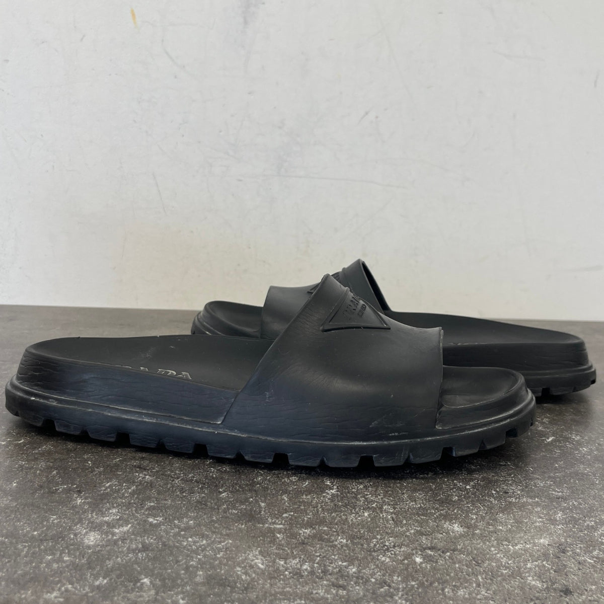 Men's Prada Triangle Logo Pool Slides Black Size UK 9 / EU 43 - Photo 11