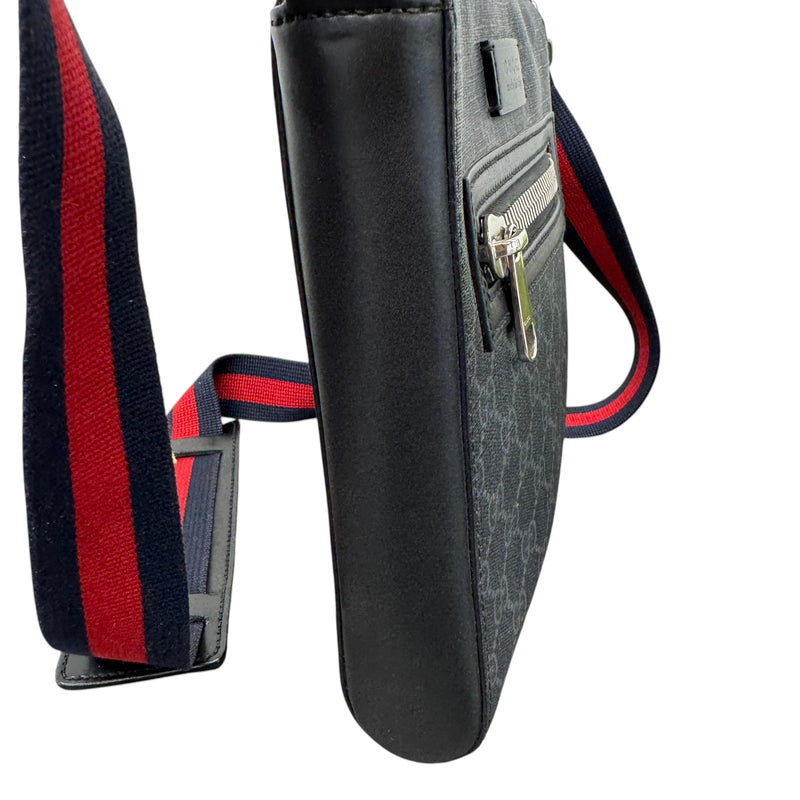 Men's Gg Supreme Messenger Bag Black