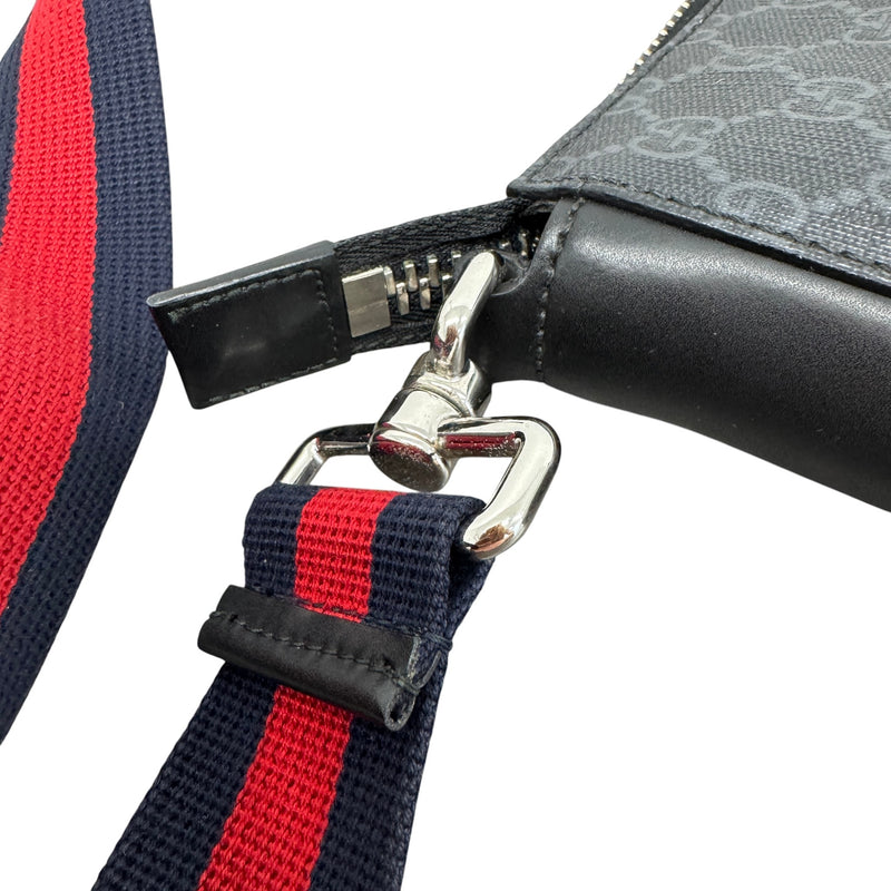 Men's Gg Supreme Messenger Bag Black