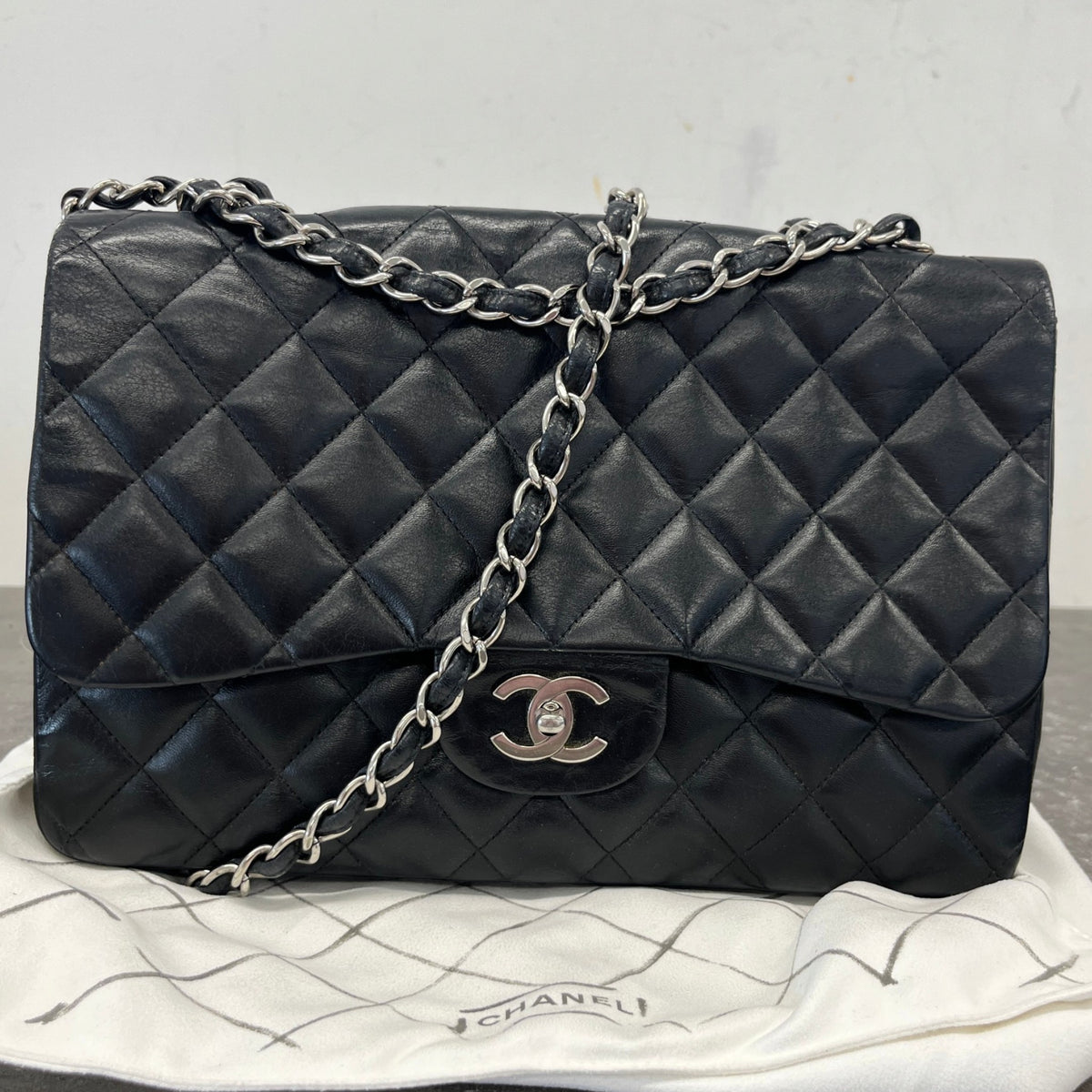 Women's Classic Double Flap Jumbo Lambskin Handbag Black - Photo 12