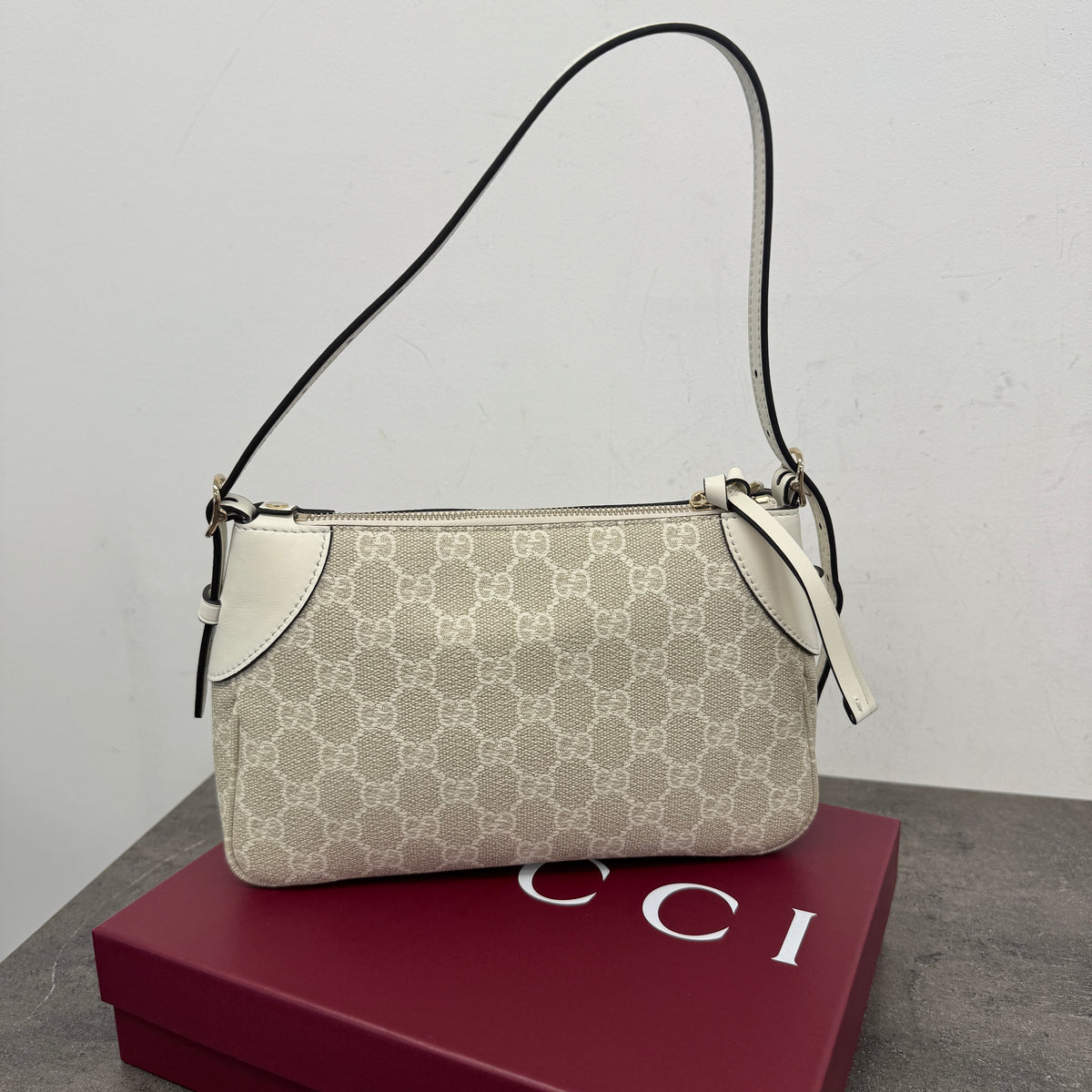 Women's GG Emblem Shoulder Handbag White - Photo 11