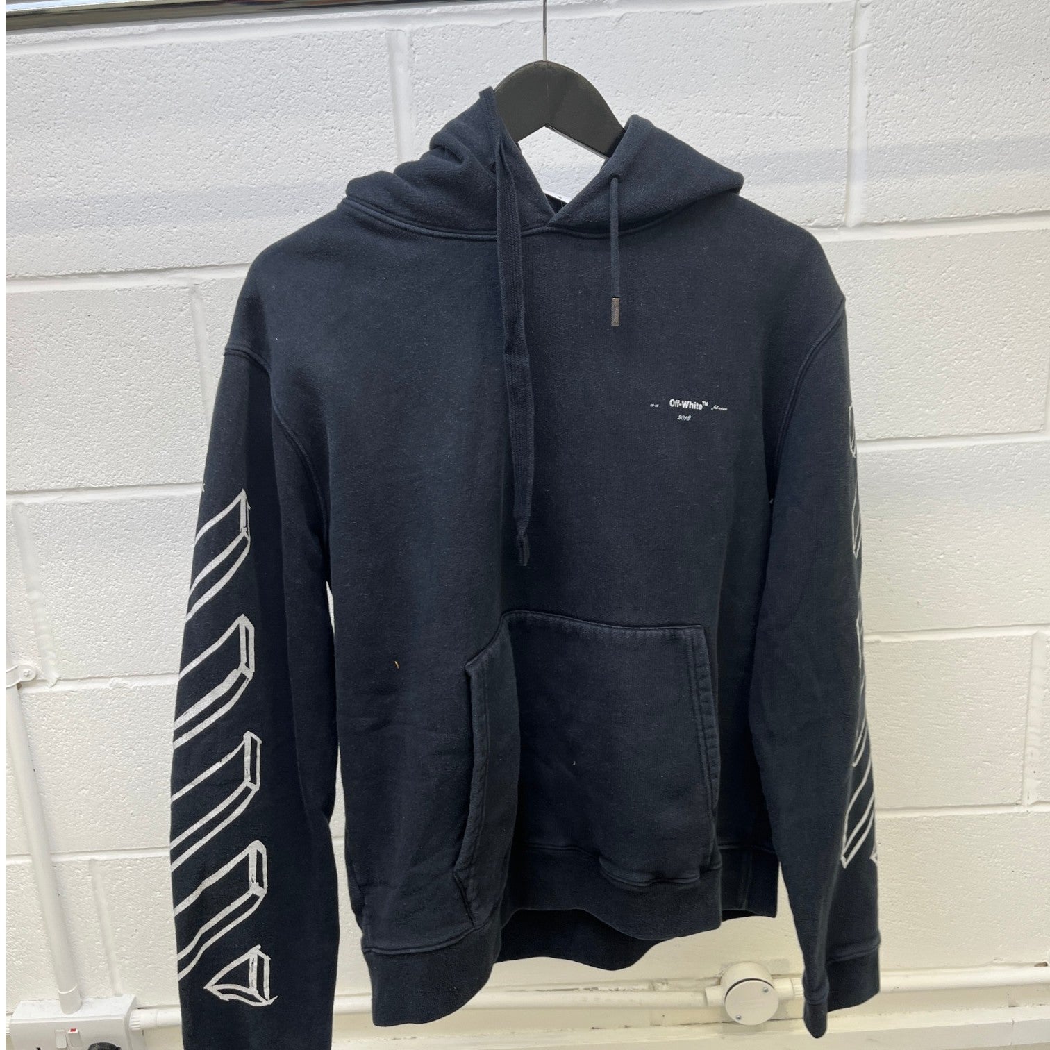 Men's Marker Arrow Print Hoodie Black Size M - Photo 9