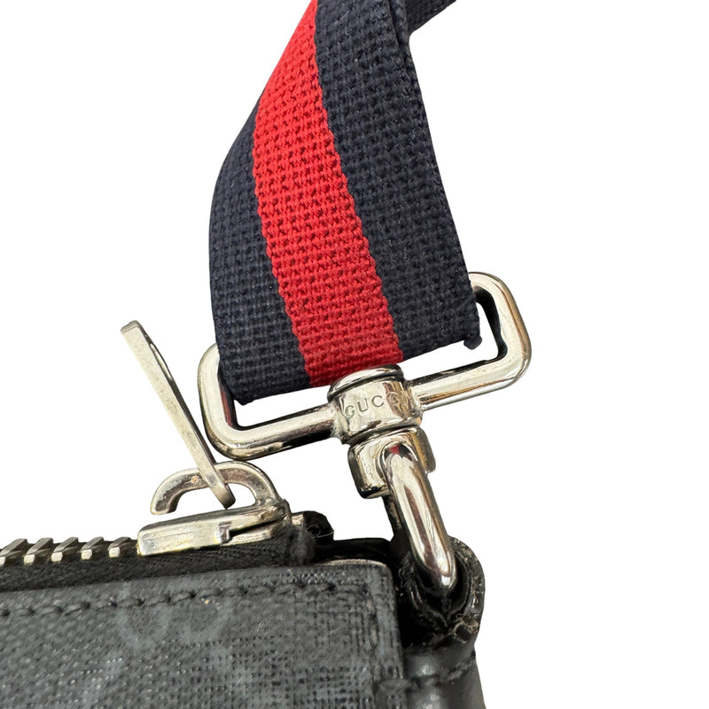 Men's Gg Supreme Messenger Bag Black
